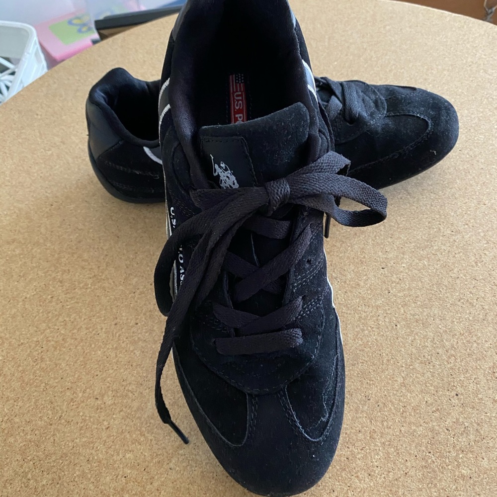 Suede lace up athletic shoes 9M